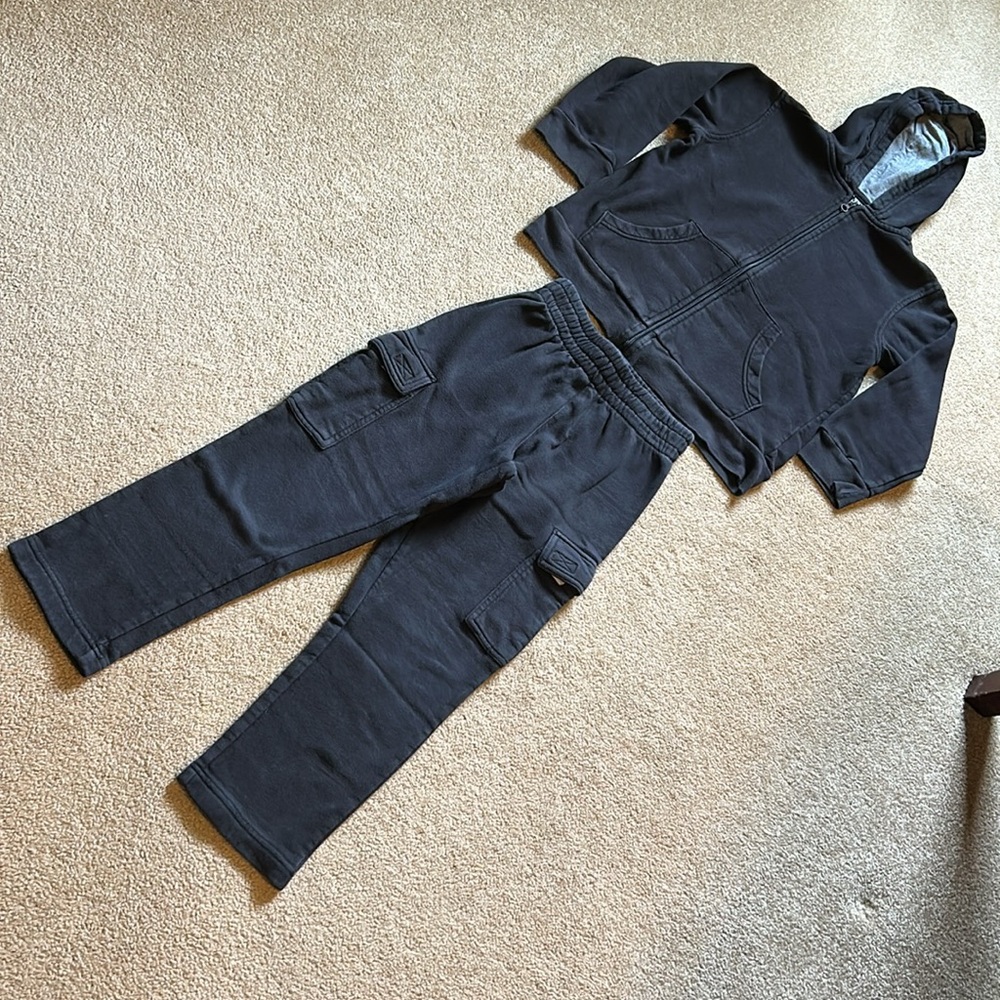Boys 2 piece black Everlast sweatsuit